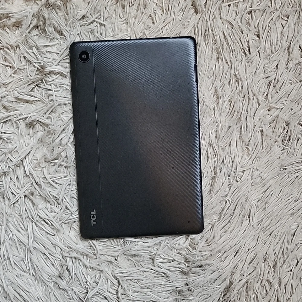 TCL Tab 8 Le 8 HD Tablet Korean Language and X4 32 GB. MSRP $119